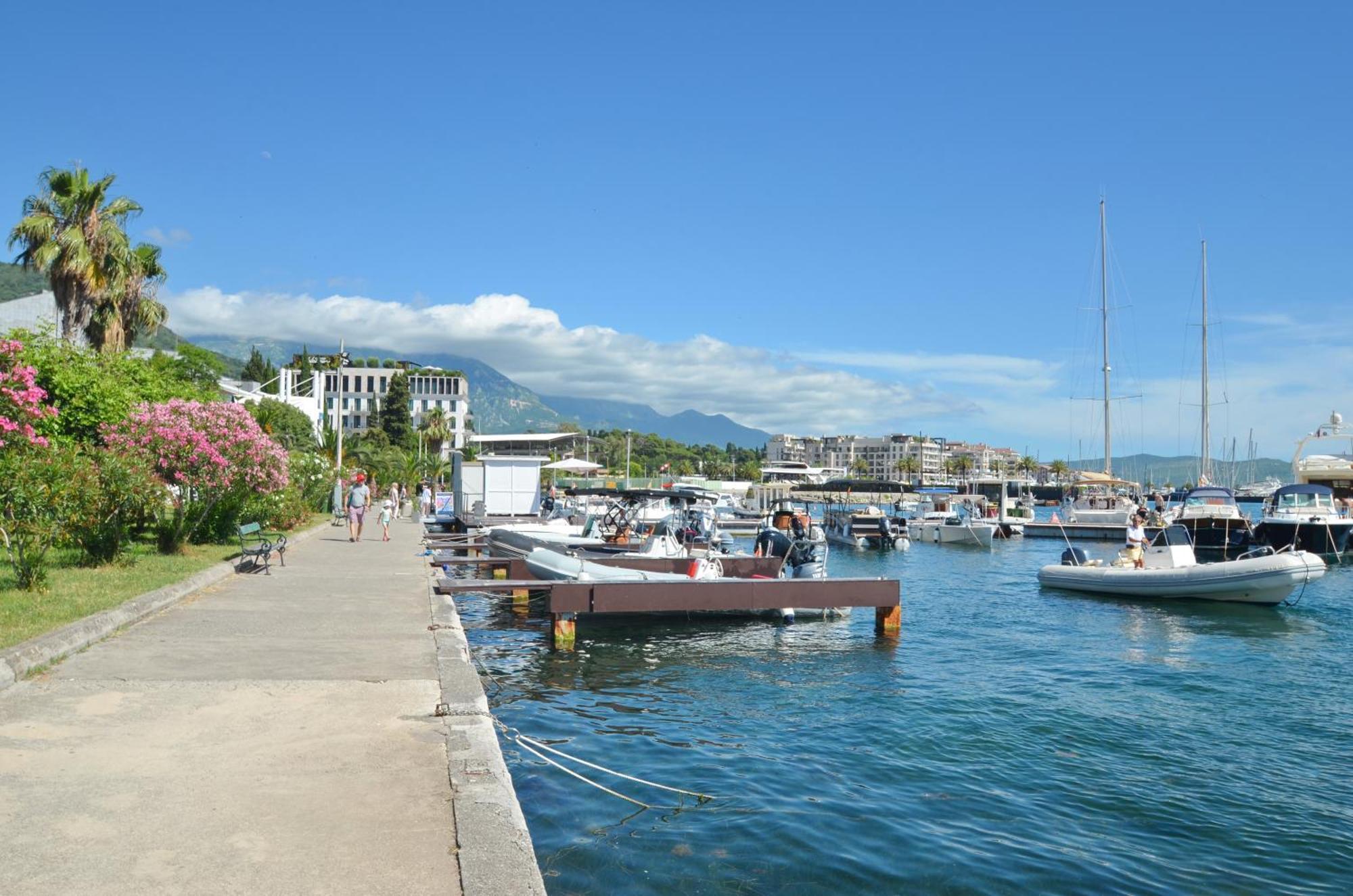 Trojanovic Apartments Tivat Bagian luar foto